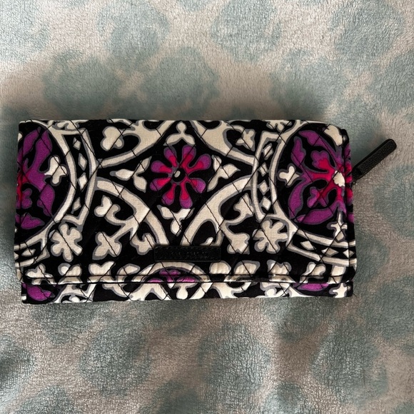 Vera Bradley Handbags - Vera Bradley RFID 3 in1 Crossbody Scroll Medallion Wristlet Mini Handbag MSRP$75